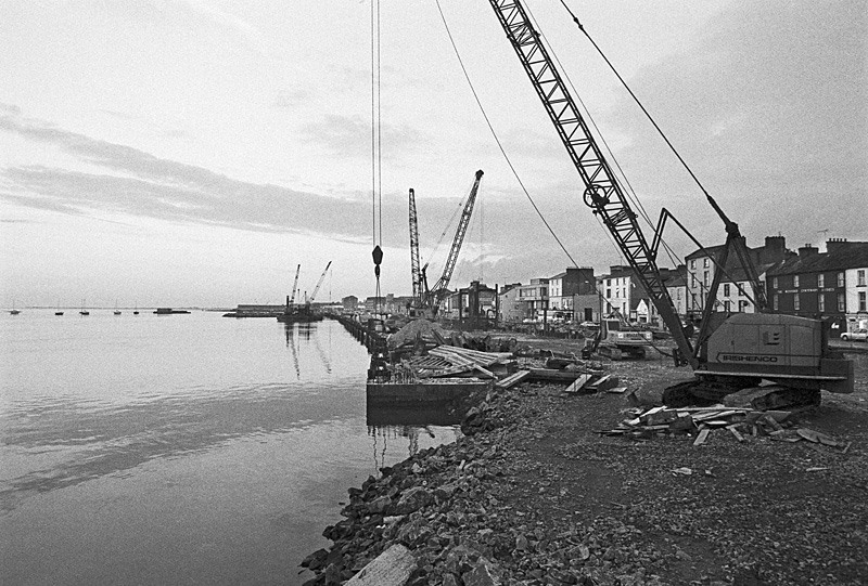 Building the new quayside - 2002